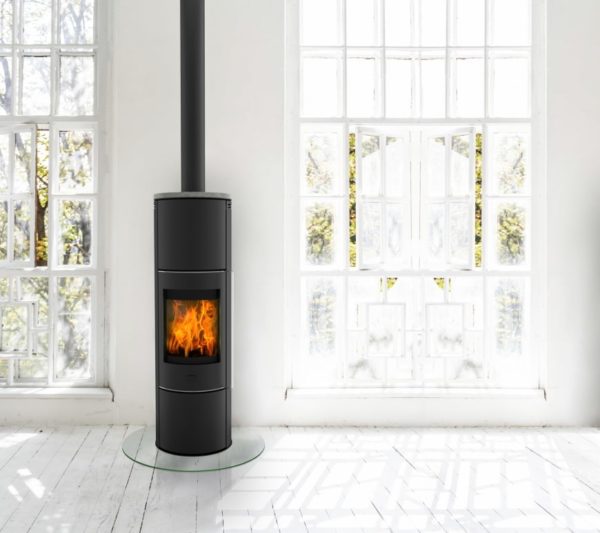 Poêle à bois Luna Speckstein de la marque Fireplace dans un salon